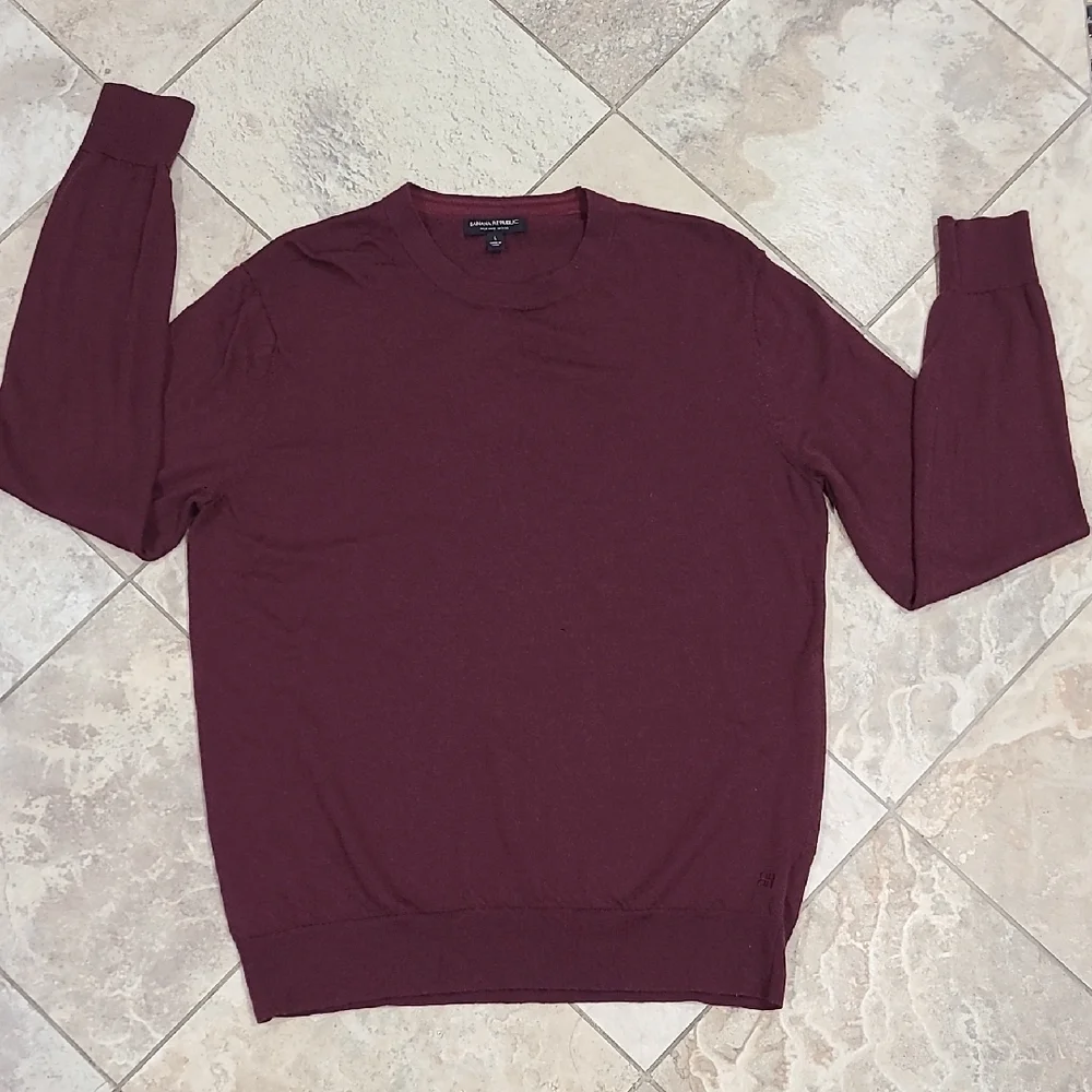 100% Merino Wool Banana Republic Men's Rich Burgundy Crewneck Sweater